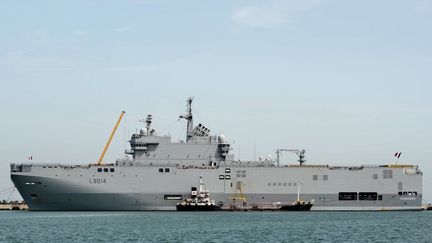 Le porte-hélicoptères amphibie "Tonnerre" de la Marine nationale, à Singapour, le 13 juin 2013. (ROSLAN RAHMAN / AFP)