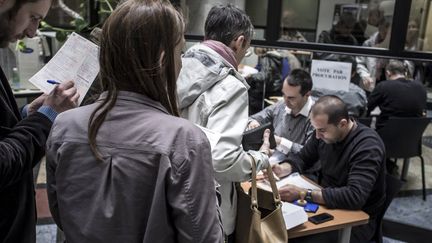 Demandes de procuration en 2012 à Lyon. (JEAN-PHILIPPE KSIAZEK / AFP)