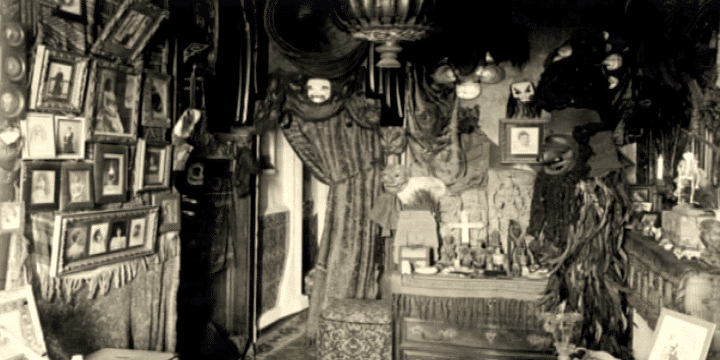 Le masque kanak photographié dans la maison de Pierre Loti en 1894.
 (Capture d&#039;image France 3/Culturebox)