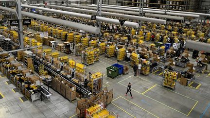 Un centre de distribution Amazon à Peterborough, en Angleterre, le 27&nbsp;novembre 2019. Photo d'illustration (DANIEL LEAL-OLIVAS / AFP)