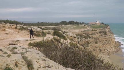 Les équipes de France Télévisions se sont rendues sur les magnifiques falaises de Leucate, dans l'Aude. C'est le paradis des oiseaux et des amoureux de la nature. (France 2)