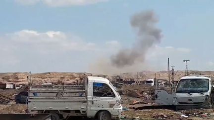 Un bombardement de la coalition internationale sur Baghouz (Syrie), le 26 mars 2019.&nbsp; (OMAR OUAHMANE / RADIO FRANCE)