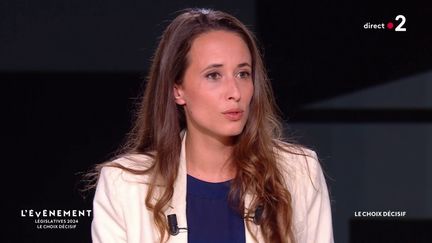 Clémence Guetté, députée LFI du Val-de-Marne, sur le plateau de "L'Evénement" sur France 2, le 4 juillet 2024. (FRANCE 2)