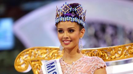 La Philippine Megan Young re&ccedil;oit la couronne de Miss Monde 2013, samedi 28 septembre &agrave; Bali (Indon&eacute;sie). ( MAXPPP)