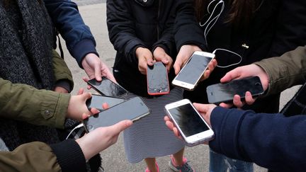 Famille : la bataille du téléphone portable