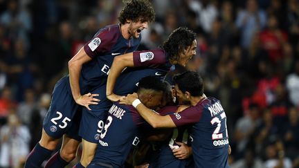 Les joueurs du Paris SG euphoriques. (FRANCK FIFE / AFP)