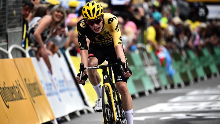 Jonas Vingegaard (Jumbo Visma) lors de la 5e étape du Tour de France, le 5 juillet 2023 à Laruns. (MARCO BERTORELLO / AFP)