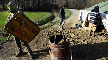 &nbsp; (Face à face de plus en plus tendu entre Zadistes et agriculteurs © Maxppp)