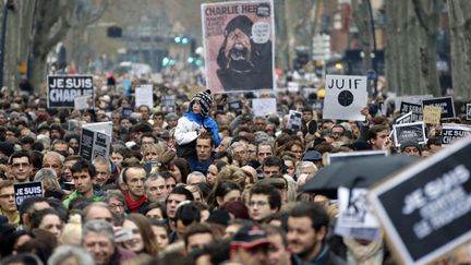 Ils étaient 100.000 dans la rue à Toulouse le 10 janvier en hommage aux victimes de l'attaque contre Charlie Hebdo.
 (Guillaume Horcajuelo / EPA / MAXPPP)