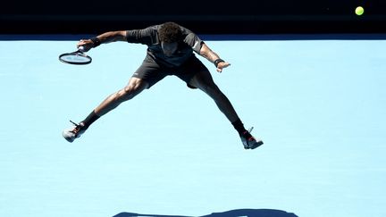 Gaël Monfils lors de son match de troisième tour&nbsp;à l'Open d'Australie, le 21 janvier 2022, à Melbourne. (AARON FRANCIS / AFP)