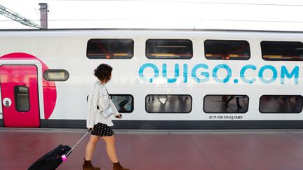 Un train Ouigo en gare de Madrid (Espagne), le 6 octobre 2022. (LUIS MILLAN / EFE / MAXPPP)