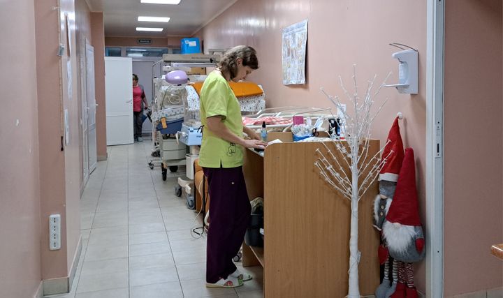 There are currently seven infants in the neonatal intensive care unit in Pokrovsk.  (GILLES GALLINARO / RADIO FRANCE)