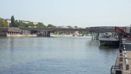 Les épreuves de triathlon, prévues ce mardi 30 juillet ont été reportées. La qualité de l’eau de la Seine s’est dégradée après les fortes pluies du week-end. (France 2)