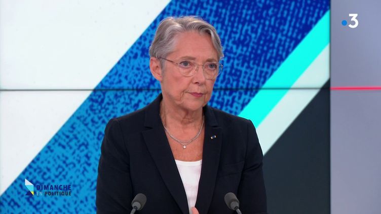 Prime Minister Elisabeth Borne on the set of "Sunday in politics"on France 3, June 11, 2023. (FRANCE TELEVISIONS)