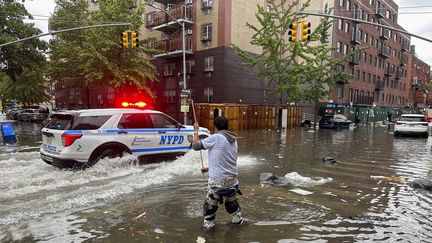 Une rue inondée de Brooklyn à New York (Etats-Unis), le 29 septembre 2023. (JAKE OFFENHARTZ / AP / SIPA)