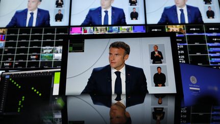 Emmanuel Macron on September 24, 2023 on the 8 p.m. news on TF1 and France 2. (IAN LANGSDON / AFP)