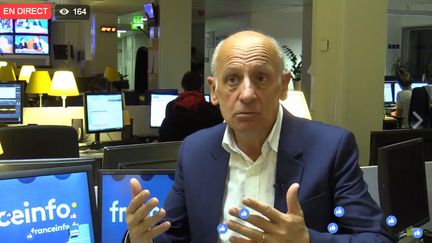 Jean-Michel Aphatie, éditorialiste politique à franceinfo, répondait à vos questions en direct sur Facebook&nbsp;au soir du premier tour de la présidentielle, dimanche 23 avril. (CECILE MIMAUT / RADIO FRANCE)