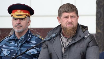 A droite, Ramzan Kadyrov, l'homme fort du pays. (SAID TZARNAEV / SPUTNIK)