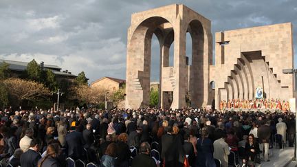 &nbsp; (La canonisation des 1,5 millions de victimes du génocide arménien près d'Erevan © Maxppp)