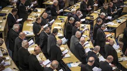 Des membres de la Conférence des évêques de France siègent à Lourdes (Hautes-Pyrénées), le 3 novembre 2018. (ERIC CABANIS / AFP)