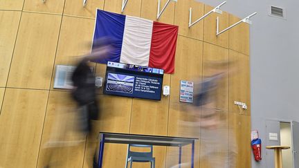 Une minute de silence au lycée Sévigné à Cesson-Sevigné, France, le 14 octobre 2024, lors de l'hommage national aux Hommage national de l'Education Nationale aux deux professeurs assassinés Samuel Paty et Dominique Bernard. (VINCENT MICHEL / MAXPPP)