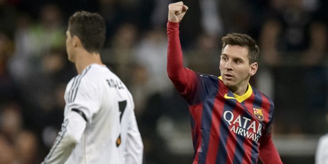 Lionel Messi et Cristiano Ronaldo lors d'un Clasico en 2014 (DANI POZO / AFP)