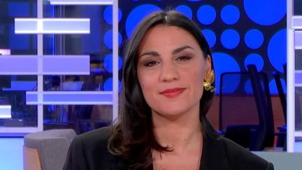 Le JT du 23h du mardi 25 avril présenté par Alexandra Uzan sur franceinfo est consultable en ligne en replay pour voir et revoir ce journal télévisé qui décrypte l'actualité. Retrouvez les dernières infos de la semaine, les grands reportages, les interviews et les explications de la rédaction sur toute l’actualité nationale et internationale. (franceinfo)