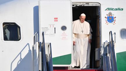 Le Pape François arrivant à Budapest (Hongrie) le 12 septembre 2021. (TIZIANA FABI / AFP)