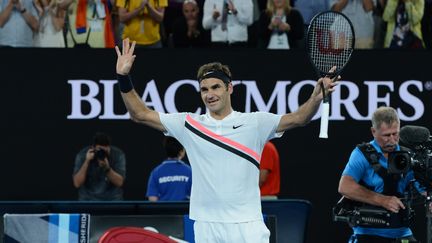 Roger Federer, le 16 janvier 2018, lors de l'Open de tennis d'Australie à Melbourne. (RECEP SAKAR / ANADOLU AGENCY / AFP)