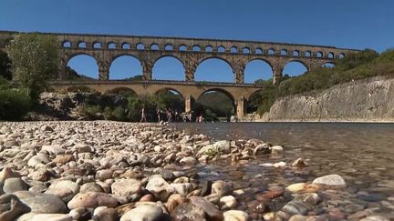 Canicule :&nbsp;dans le Gard, touristes et riverains s'adaptent face aux fortes&nbsp;chaleurs (FRANCE 2)