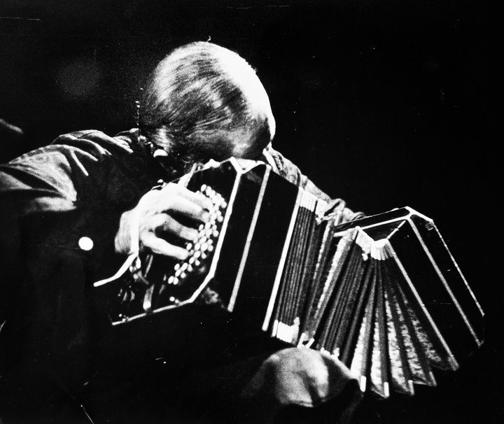 Sara Facio, "Piazzola, bandoneon", 1967
 (Sara Facio - Galerie Jorge Mara - la Ruche)