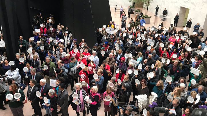 Une manifestation d'employés fédéraux et de leurs soutiens à Washington, le 23 janvier 2019.&nbsp; (GREGORY PHILIPPS / RADIO FRANCE)