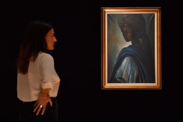 Tutu, de l'artiste nigerian Ben Enwonwu,&nbsp;qualifié de "Mona Lisa africaine", s'est vendu 1,2 million de livres&nbsp;en 2018.&nbsp; (BEN STANSALL / AFP)