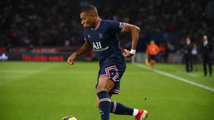 L'attaquant du PSG Kylian Mbappé au Parc des Princes, le 19 septembre 2021. (FRANCK FIFE / AFP)