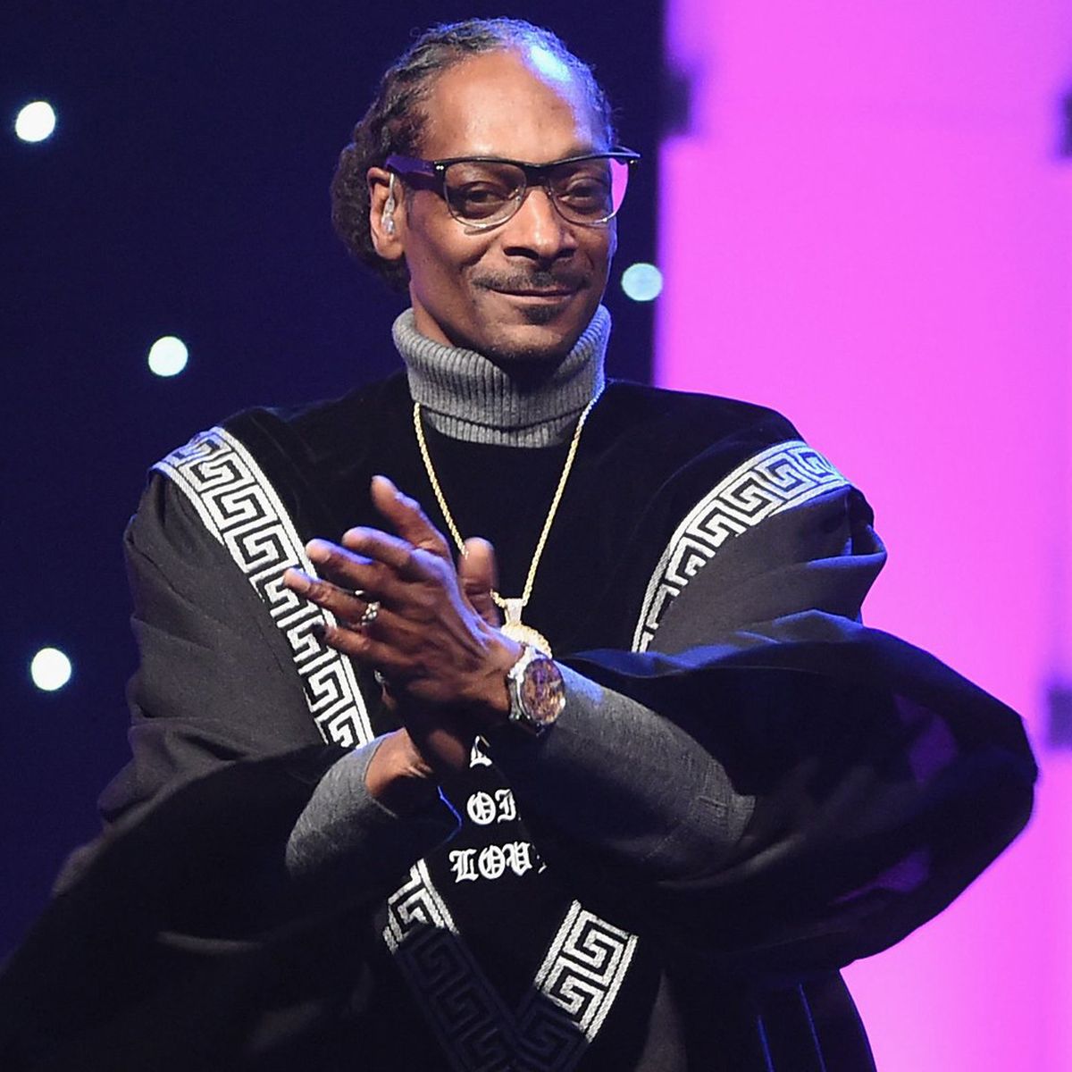 Le rappeur Snoop Dogg réussit sa dernière mue en prêtre gospel sur Bible  of Love