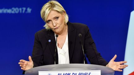 Les propos de Marine Le Pen sur le Vel' d'Hiv' suscitent la polémique