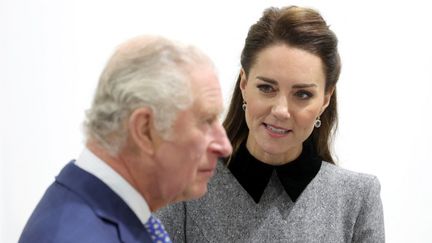 Le roi Charles III, alors prince, et la princesse Kate, lors d'une visite à Londres, le 3 février 2022 à Londres (Royaume-Uni). (CHRIS JACKSON / AFP)