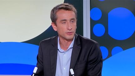 Santé&nbsp;: faut-il supprimer les mutuelles ? (FRANCEINFO)