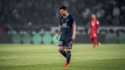 Lionel Messi a été remplacé à la 76e minute lors de la rencontre PSG-OL, le 19 septembre, au Parc des Princes. (ARTHUR NICHOLAS ORCHARD / HANS LUCAS / AFP)