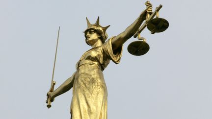 La statue représentant la justice à Londres (? TOBY MELVILLE / REUTERS / X90004)