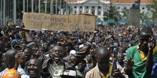 Nairobi, le 4 décembre 2012: des supporters du Premier ministre Raila Odinga, après l'annonce de la création de la Coalition pour la réforme et la démocratie en vue de la présidentielle de mars 2013. (AFP PHOTO / TONY KARUMBA)