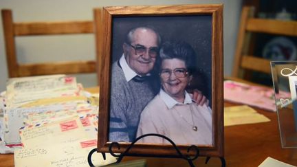 Floyd et Violet&nbsp;Hartwig, 90 et 89 ans, sont morts le m&ecirc;me jour, de mort naturelle, le 11 f&eacute;vreir 2015 en Californie. (FRESNOBEE / YOUTUBE)