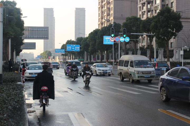 Les voitures électriques sont encore rares à Wuhan. (Thibaud Le Meneec)