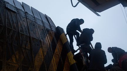 &nbsp; (Après la fin de la manifestation de soutien aux réfugiés qui a eu lieu à Calais, une centaine de manifestants avaient pénétré dans la zone d’embarquement des ferries © Maxppp)