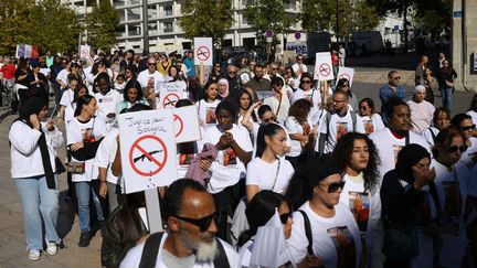 Une marche blanche pour Socayna a été organisée le 10 septembre 2023 à Marseille (Bouche-du-Rhône). (NICOLAS TUCAT / AFP)