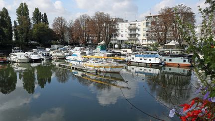 Le port de plaisance de Mulhouse situé sur le canal du Rhône au Rhin, en face de la gare SNCF de Mulhouse. (THIERRY GACHON / MAXPPP)