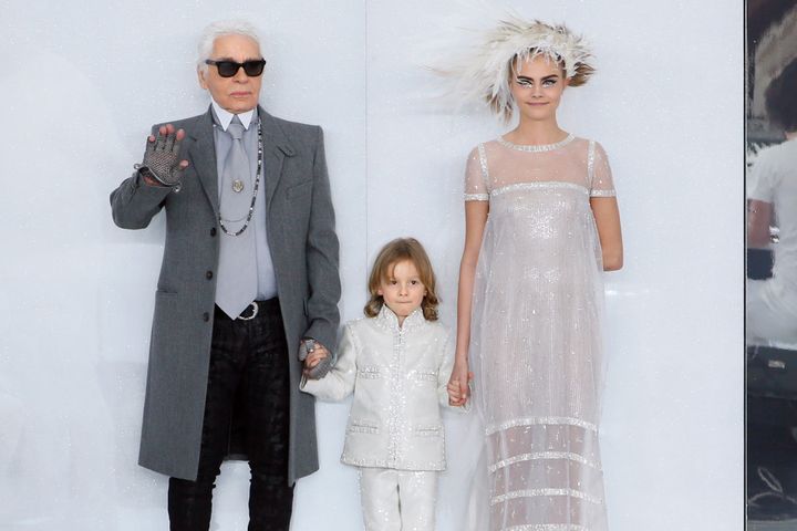 Karl Lagerfeld et Cara Delevingne (2014)
 (PATRICK KOVARIK / AFP)