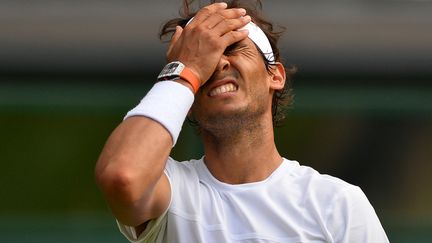 Rafael Nadal, le 2 juillet 2015 sur le central de Wimbledon, &agrave; Londres (Royaume-Uni). (GLYN KIRK / AFP)