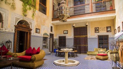 (Marrakech regorge de magnifiques riads mais mieux vaut les visiter avant de signer... © fotolia)