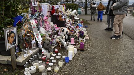 Mémorial pour Maëlys, le 15 février 2018 à Pont-de-Beauvoisin (Isère) (PHILIPPE DESMAZES / AFP)